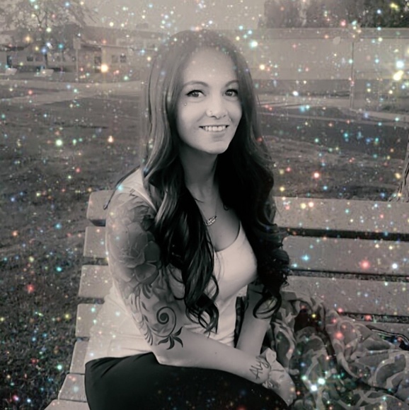 Meet your Posher, Leah - Picture 1 of 1